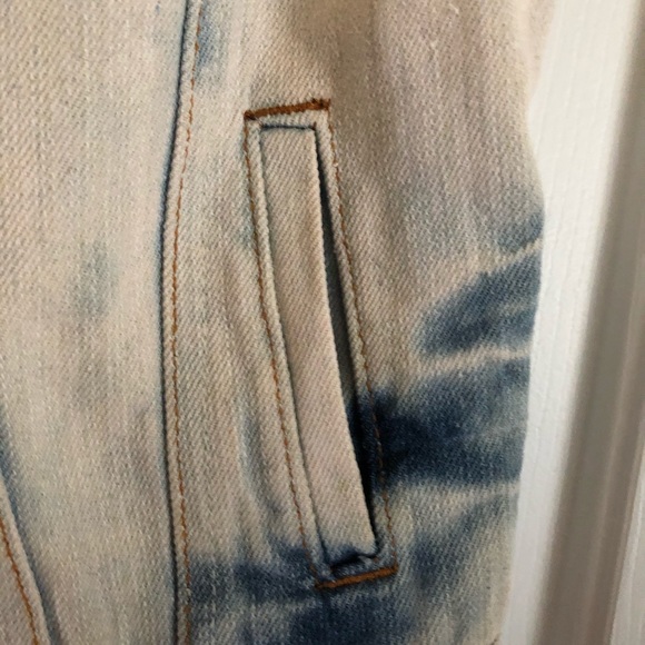 Light wash denim vest - Picture 3 of 9